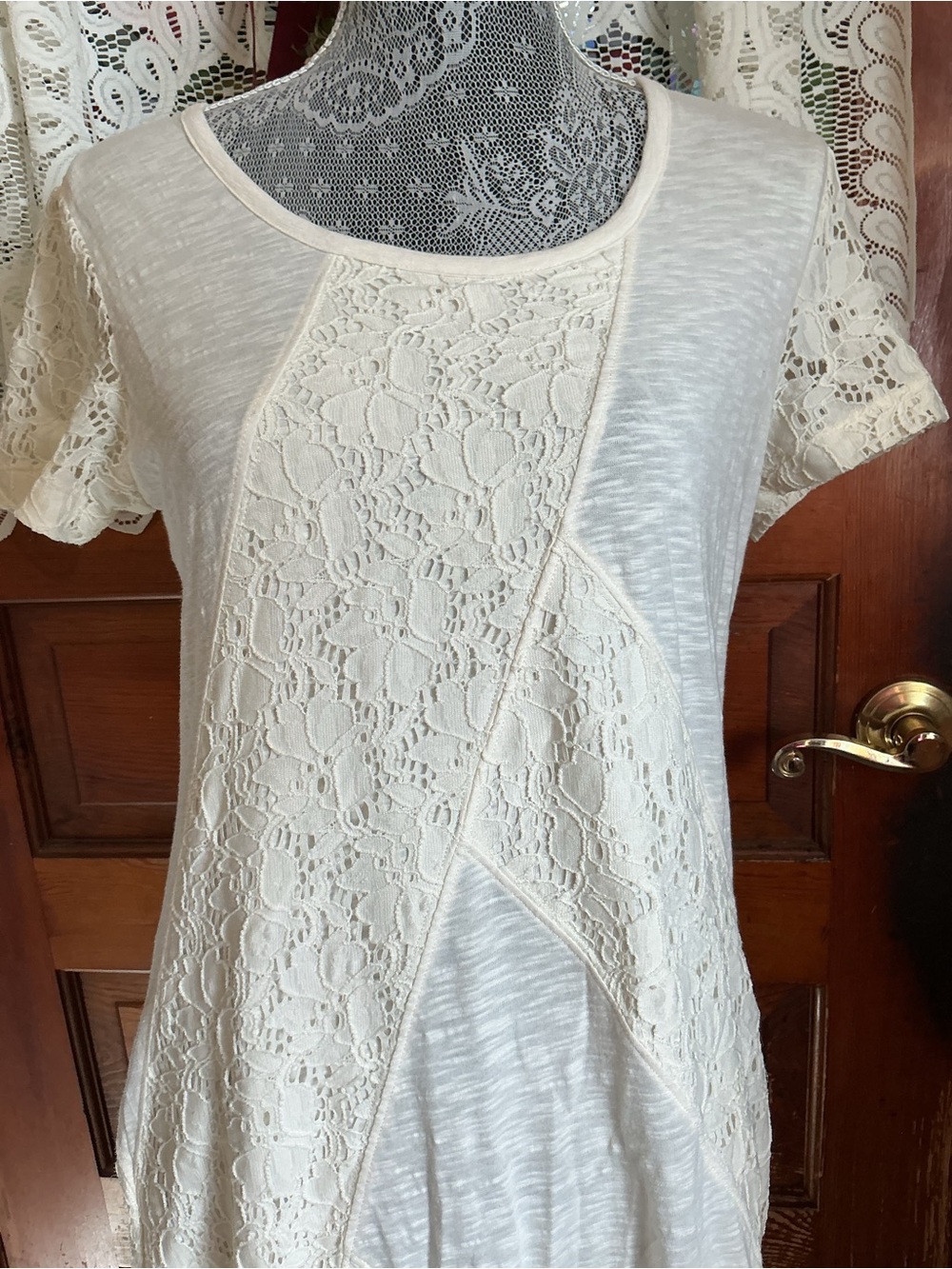 sahalie Cream Lace-Panel Short Sleeve Tunic